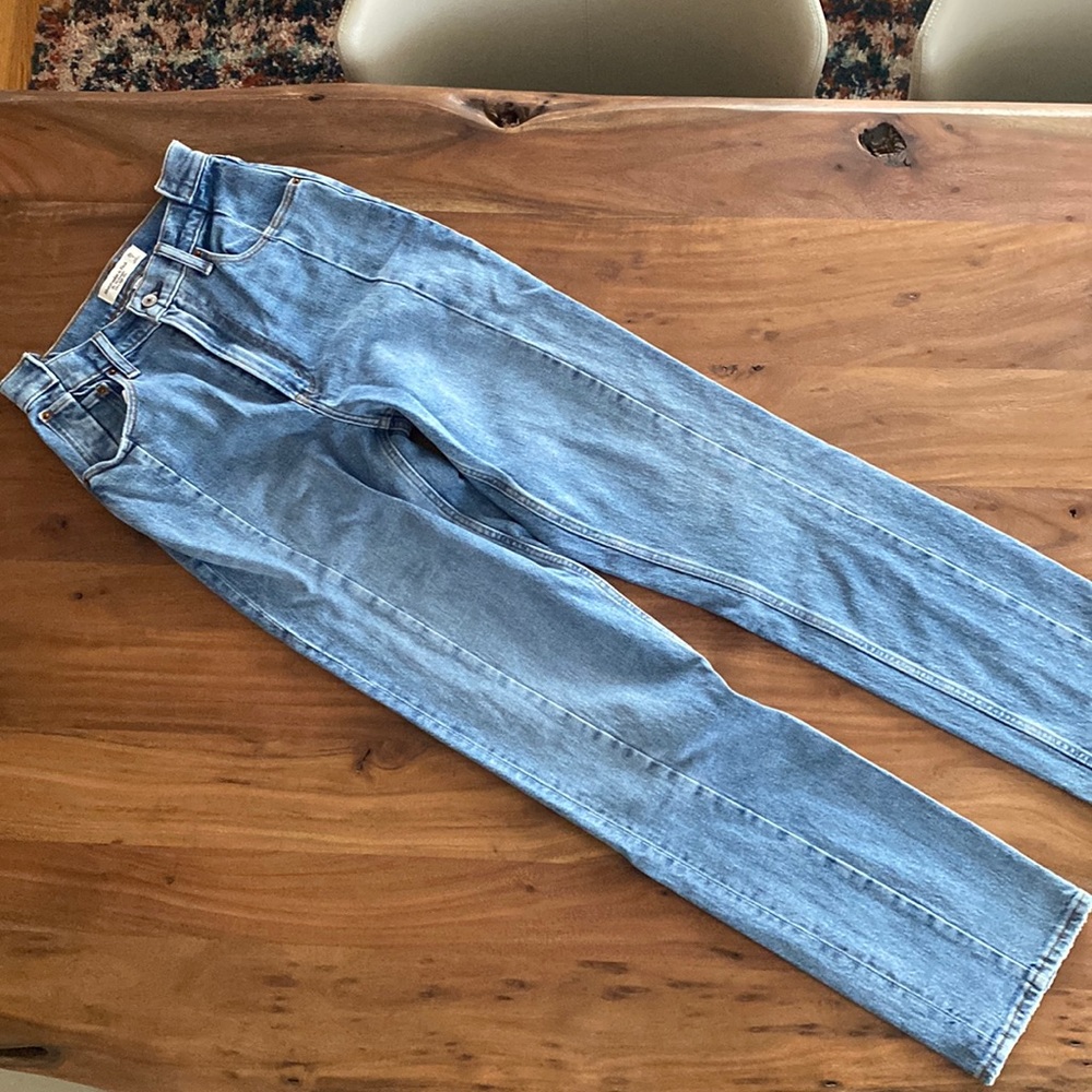 Abercrombie The 90s Straight Ultra High Rise Jeans